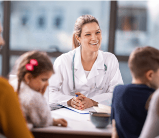 médica com miúdos