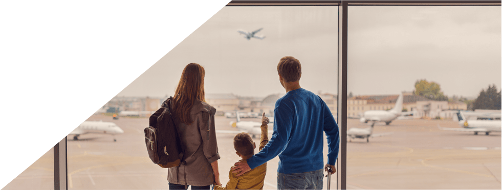 Família a ver a pista do aeroporto