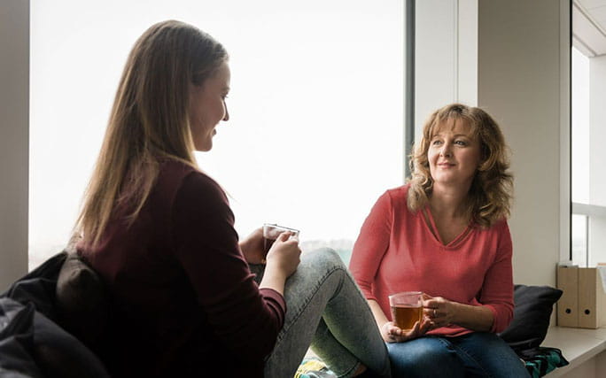 Como criar um espaço próprio quando se vive com os pais 