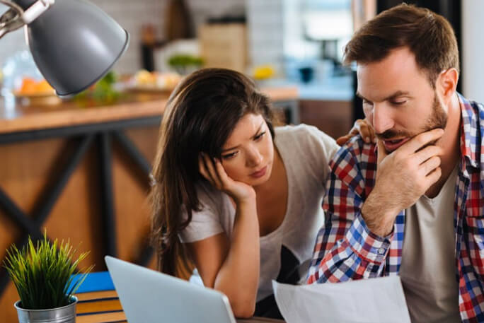 Jovens senhorios pensam como defender-se de rendas em atraso.