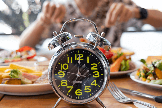 Pessoa a praticar a dieta jejum intermitente