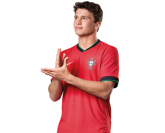 João Neves a fazer o gesto avançamos fortes